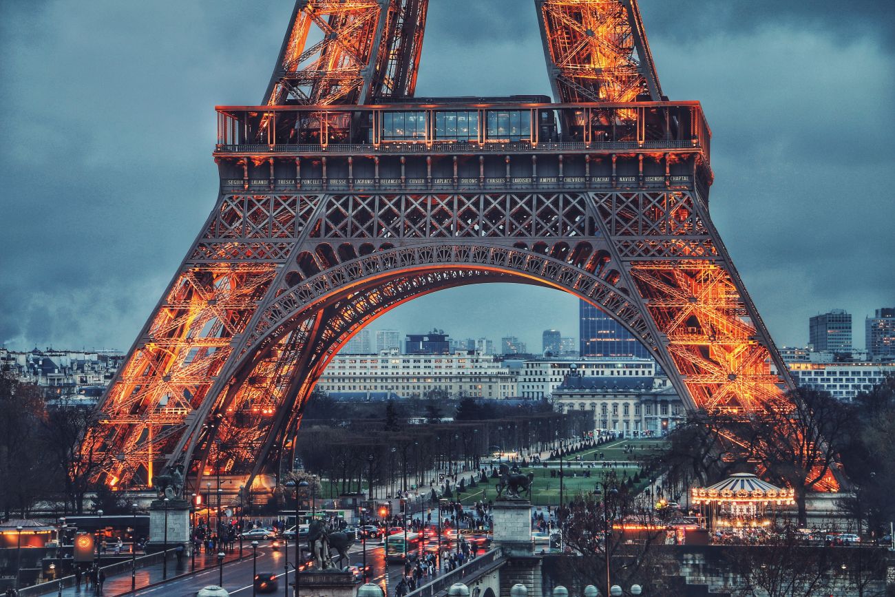 Fot.unsplash.com/Stephen Leonardi - Wieża Eiffla, Paryż