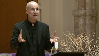 Fot. YouTube.com, CatholicChicago, Fr. James Martin on the Humanity of Jesus, screen shot